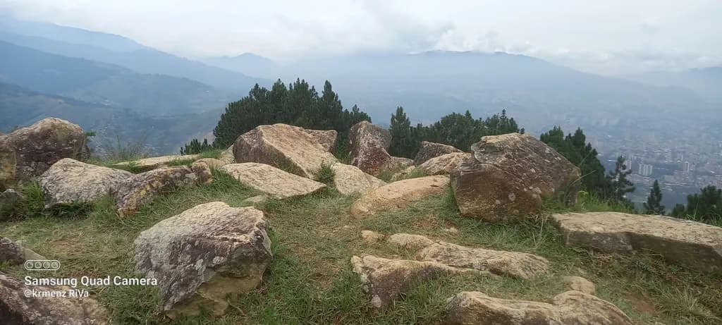 Moment media